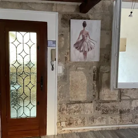 Place Aux Herbes * Nîmes