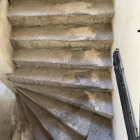 Appartement Place Aux Herbes Nîmes