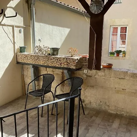 Place Aux Herbes Nîmes