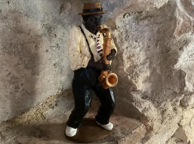 Appartement Place Aux Herbes Nîmes