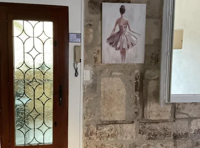 Place Aux Herbes * Nîmes