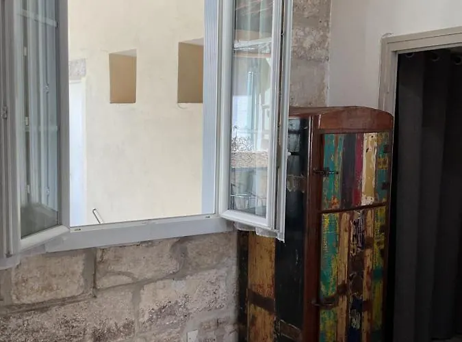 Place Aux Herbes Nîmes