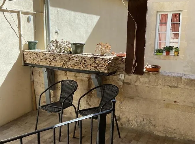 Place Aux Herbes Nîmes