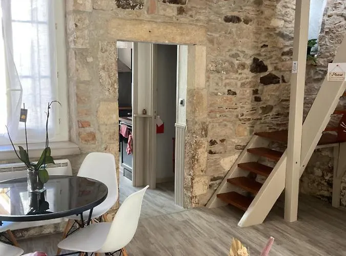 Place Aux Herbes Nîmes